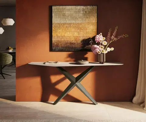 Konzolové stolíky DELIFE Konzolový stolík Edge polygonálny 180×50 cm keramika Laminam® Travertino Bianco krémovo biela Zentharo kov titánová farba efekt