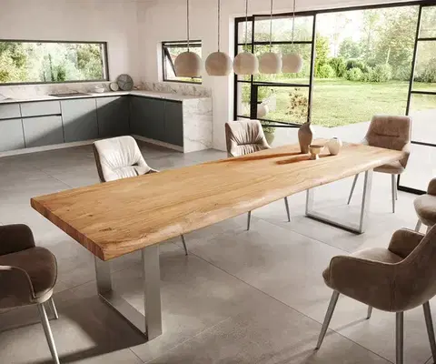 Jedálenské stoly DELIFE Jedálenský stôl Edge 300x100 XL akácia prírodná nerezová oceľ úzky Live-Edge