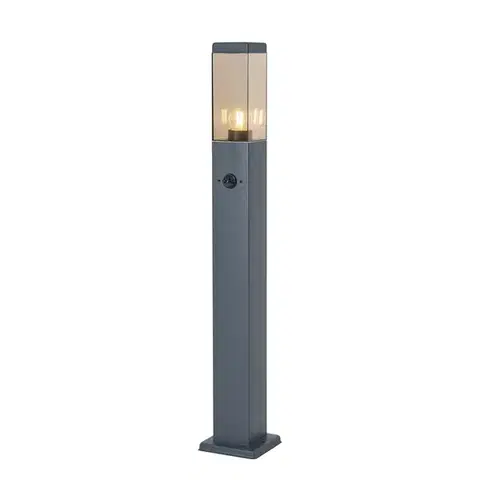 Zahradne stlpove lampy Vonkajšia lampa tmavosivá s dymovým sklom 80 cm IP44 so zásuvkou a snímačom pohybu - Malios
