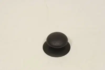 Pokrievky Náhradní uchytka na poklici 6x2cm