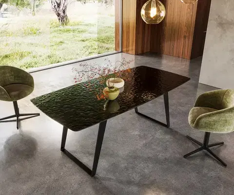 Jedálenské stoly DELIFE Jedálenský stôl Edge zaoblený tvar 200x100 reliéfne sklo dymovo čierna 3D dizajn kov šikmý čierna