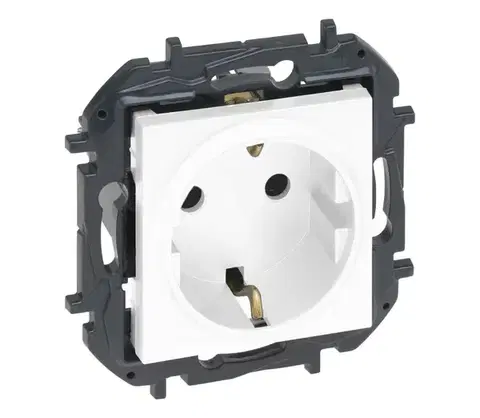 Predlžovacie káble Legrand - Domová zásuvka SCHUKO 250 V/16 A NILOE STEP biela 863121B