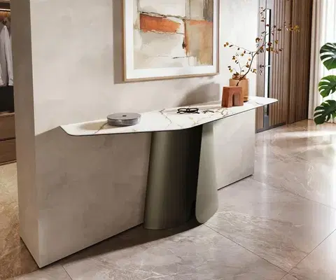 Konzolové stolíky DELIFE Konzolový stolík Edge polygonálny 180×50 cm keramika Calacatta Luxe bielo-zlato-šedá Livos kov titánová farba