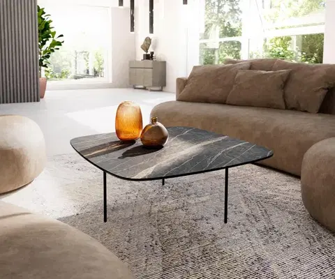 Konferenčné stolíky DELIFE Konferenčný stolík Edge zaoblený tvar 90x90 cm keramika Laminam® Noir Desir hnedá Trive kov čierna
