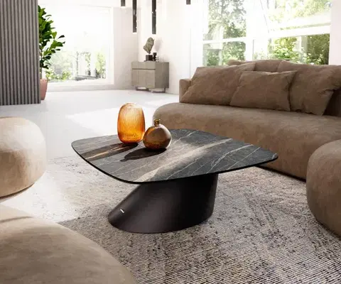 Konferenčné stolíky DELIFE Konferenčný stolík Edge zaoblený 90x90 cm keramika Laminam® Noir Desir hnedá Conis kov čierna