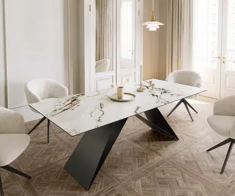 Jedálenské stoly DELIFE Jedálenský stôl Edge 180-220x100 keramika Calacatta Luxe bielo-zlato-šedá podstava v tvare V plochá oceľ čierna rozkladací