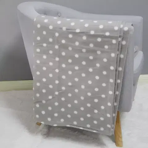 Ozdobné prikrývky Fleecová deka biela bodka 130x170