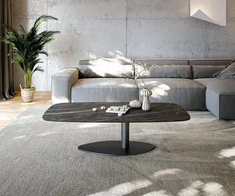 Konferenčné stolíky DELIFE Konferenčný stolík Edge zaoblený tvar 140x80 cm keramika Laminam® Noir Desir hnedá Vibany kov čierna