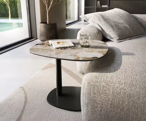 Odkládací stolky DELIFE Konferenčný stolík Edge zaoblený tvar 60×60 cm keramika Patagonia leštená Eleny kov čierna