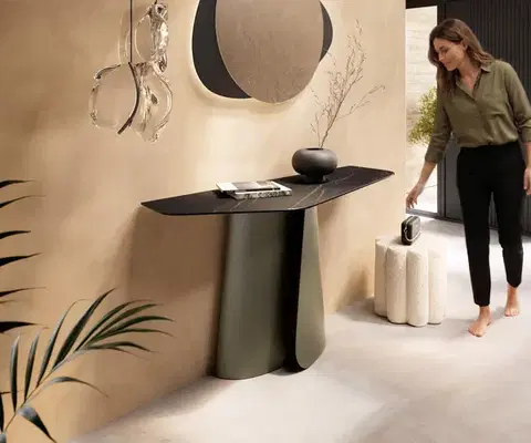 Konzolové stolíky DELIFE Konzolový stolík Edge polygonálny 140×50 cm keramika Laminam® Noir Desir hnedá Livos kov titánová farba