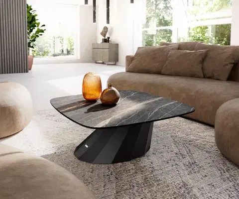 Konferenčné stolíky DELIFE Konferenčný stolík Edge zaoblený 90x90 cm keramika Laminam® Noir Desir hnedá Parabi kov čierna
