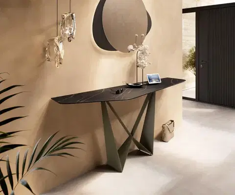 Konzolové stolíky DELIFE Konzolový stolík Edge polygonálny 180×50 cm keramika Laminam® Noir Desir hnedá Spios kov efektový povrch titánová