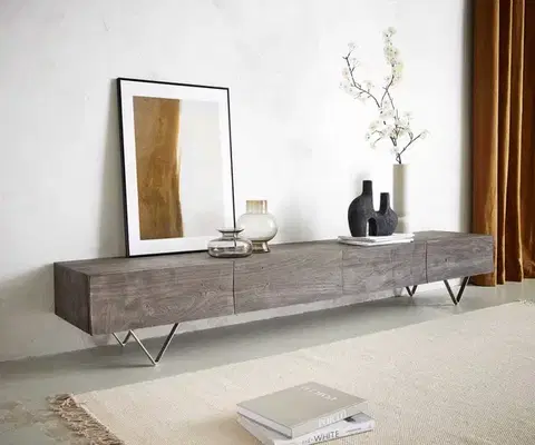 Televízne stolíky DELIFE TV stolík Wyatt 220 cm akácia platinová 4 zásuvky podstava v tvare V nerezová oceľ