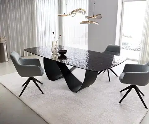 Jedálenské stoly DELIFE Jedálenský stôl Edge zaoblený 240x120 reliéfne sklo dymovo čierna 3D dizajn Infinity kov čierna