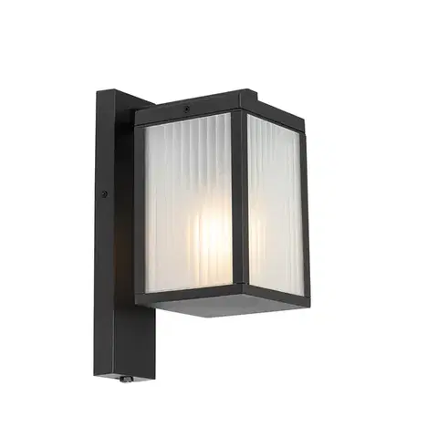 Vonkajsie svetlo so senzorom Vonkajšia nástenná lampa čierna s rebrovaným sklom a senzorom súmraku - Charlois
