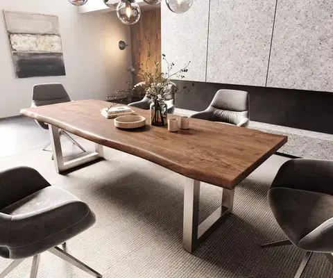 Jedálenské stoly DELIFE Jedálenský stôl Edge 260x100 XL akácia hnedá nerezová oceľ široký Live-Edge
