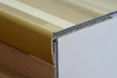 Schodové lišty a profily Schodový profil pre krytiny do 3 mm (skrutkovací) Bronz E03