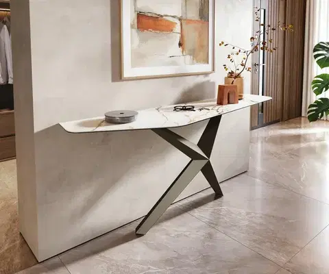Konzolové stolíky DELIFE Konzolový stolík Edge polygonálny 180×50 cm keramika Calacatta Luxe bielo-zlato-šedá Zentharo kov titánová farba