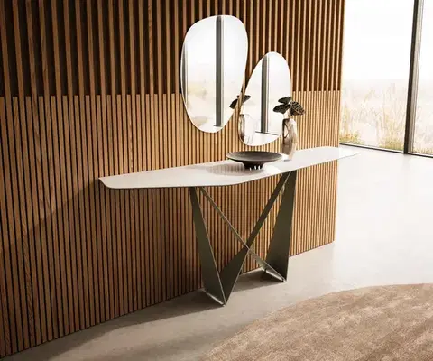Konzolové stolíky DELIFE Konzolový stolík Edge polygonálny 180×50 cm keramika onyx šampanské Spios kov titánová farba efekt