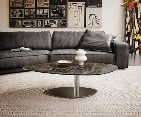Konferenčné stolíky DELIFE Konferenčný stolík Edge organický 140x76 cm keramika Laminam® Emperador Extra Lucidato tmavohnedá Vibany nerezová oceľ kefovaná