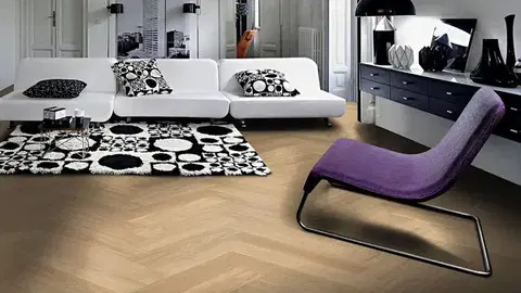 Herringbone Káhrs Herringbone Dub ab dim biely 111PABEKDWKE600
