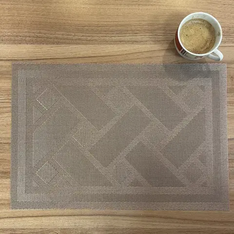 Prestieranie Podložka Deluxe pod tanier Kendrick svetlo hnedá 35x45cm TiaHome