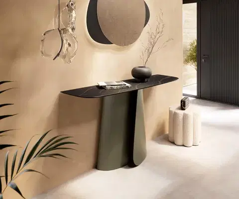 Konzolové stolíky DELIFE Konzolový stolík Edge zaoblený 140×40 cm keramika Laminam® Noir Desir hnedá Livos kov titánová farba