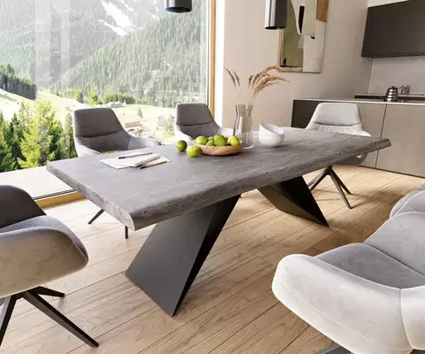 Jedálenské stoly DELIFE Jedálenský stôl Edge 220x100 XL akácia platinová podstava v tvare V plochá oceľ čierna Live-Edge