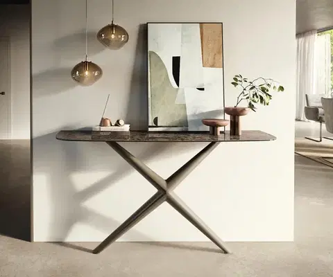 Konzolové stolíky DELIFE Konzolový stolík Edge zaoblený 140×40 cm keramika Emperador Extra Lucidato tmavohnedá Estelo kov titánová farba