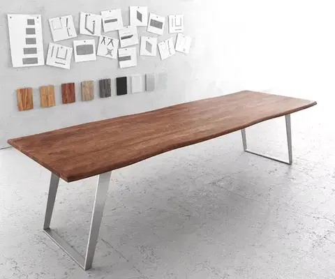 Jedálenské stoly DELIFE Jedálenský stôl Edge 300x100 cm akácia hnedá nerezová oceľ strieborná skosený Live-Edge