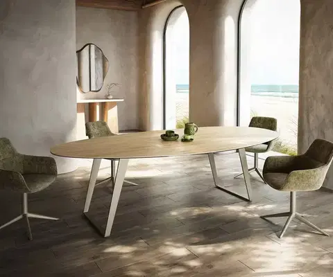 Jedálenské stoly DELIFE Jedálenský stôl Edge oválny 280x130 cm keramika Laminam® sabbia dubová kov šikmý titánová farba
