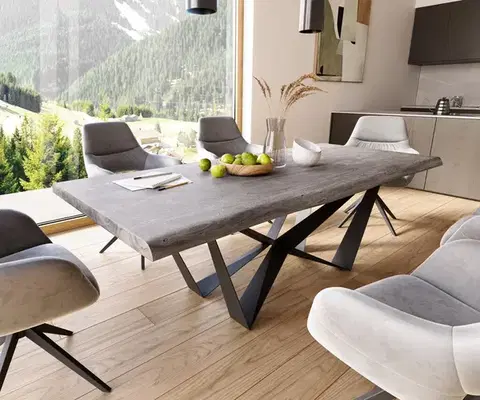 Jedálenské stoly DELIFE Jedálenský stôl Edge 220x100 XL akácia platinová pavúk plochá oceľ čierna Live-Edge