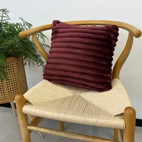 Prikrývky Obliečka na vankúš Nicola CL2617 40x40 cm bordová