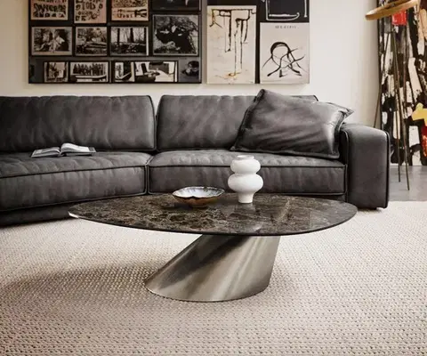 Konferenčné stolíky DELIFE Konferenčný stolík Edge organický 140x76 cm keramika Laminam® Emperador Extra Lucidato tmavohnedá konická nerezová oceľ kefovaná