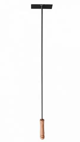 Grilovacie náradie Kinekus Kutáč kovový vyhrabavač drevená rúčka 80cm