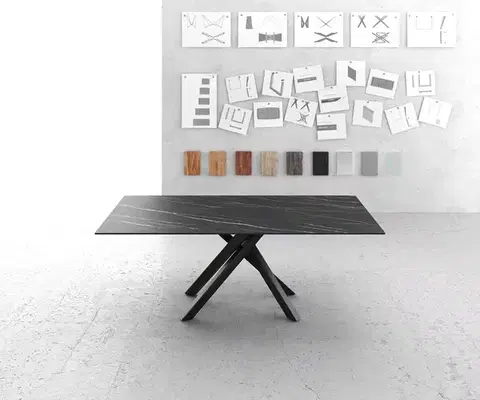 Jedálenské stoly DELIFE Jedálenský stôl Edge 200x100 cm keramika Laminam®Noir Desir hnedá stredová podstava krížová čierna