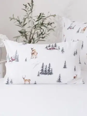 Dekoračné obliečky MKLozkoviny.sk Flanelová obliečka na vankúš 40 x 60 cm - Zimný les-  -