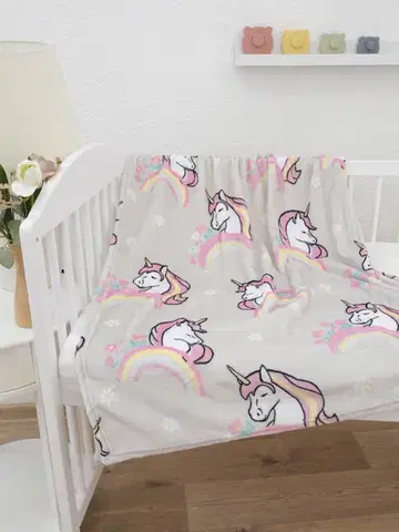 Deky MKLozkoviny.sk Detská deka do postieľky mikroplyš Exclusive 80 × 100 cm – Jednorožec