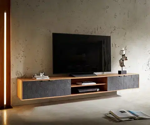 Televízne stolíky DELIFE TV stolík Teele 240 cm akácia prírodná bridlica 4 dvierka závesný