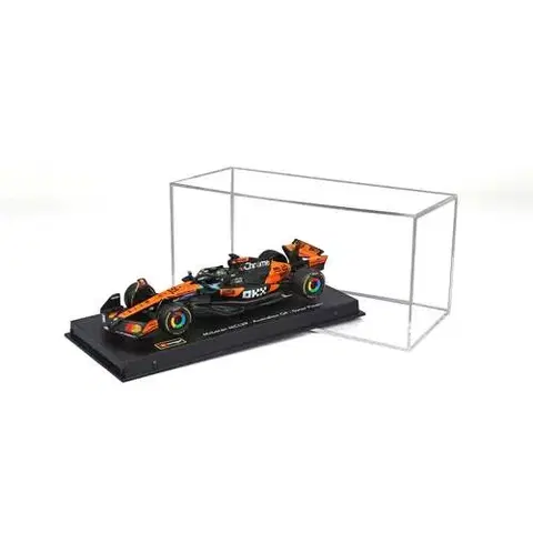 Autíčka a dopravné prostriedky BBurago Bburago Formula 1 McLaren MCL39 č. 81 Oscar Piastri v dekoratívnom boxe – mierka 1:43
