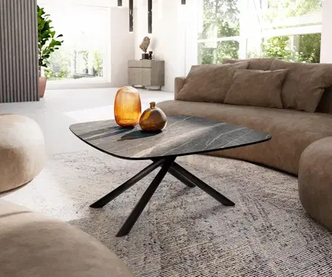 Konferenčné stolíky DELIFE Konferenčný stolík Edge zaoblený tvar 90x90 cm keramika Laminam® Noir Desir hnedá Sarity kov čierna