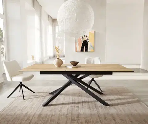 Jedálenské stoly DELIFE Jedálenský stôl Edge 180-220x100 keramika Laminam® sabbia dubová krížová podstava obdĺžnik čierny rozkladací