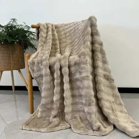 Ozdobné prikrývky Deka Nadia CL2616 70x140 cm béžová