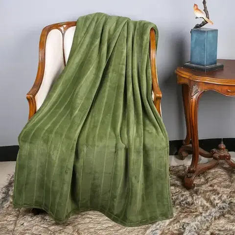 Ozdobné prikrývky Deka Claudi 170x220 cm zelená