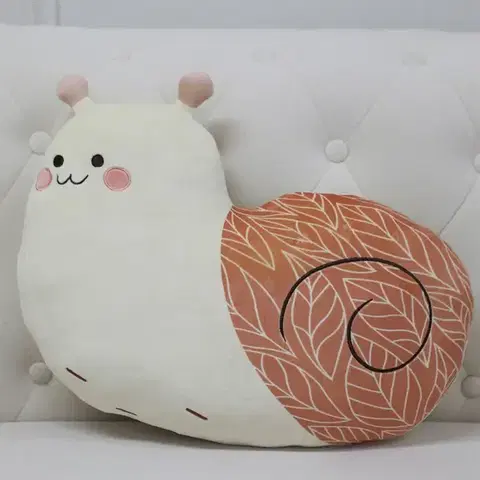 Dekoračné vankúše Vankúš Slimák 40x33 cm krémový