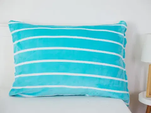 Dekoračné obliečky MKLozkoviny.sk Obliečka na vankúš mikroplyš 70 × 90 cm - Kamala mentolová-  -