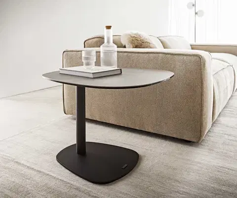 Odkládací stolky DELIFE Konferenčný stolík Elenya 60x60 cm keramika Aspetto Concreto betónová podstava kov čierna